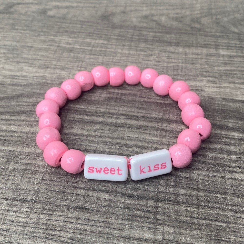 Sweet kiss pink bracelet